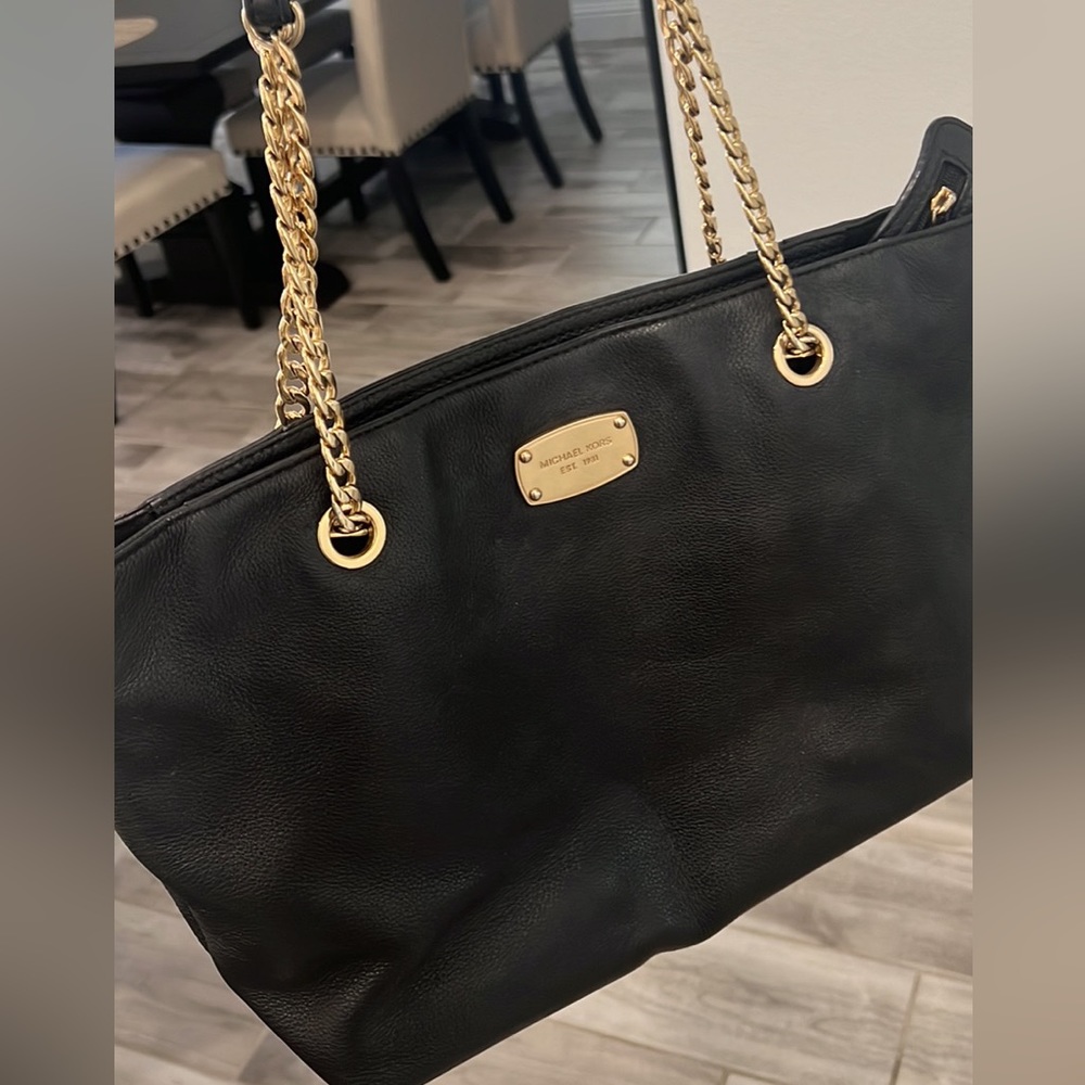 Micheal Kors leather purse